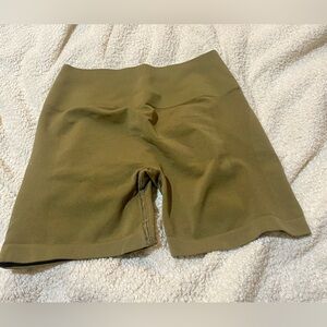 ALPHALETE AMPLIFY SHORT 4.5 in Willow Size Small